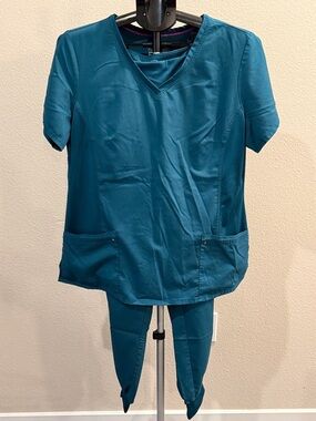 Teal V-Neck Women’s Scrub Top and Pants Set